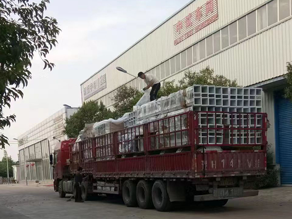 日產(chǎn)300噸<a href=http://m.bjzgmy.com/product/ target=_blank class=infotextkey>玉米深加工設(shè)備</a>發(fā)貨現(xiàn)場